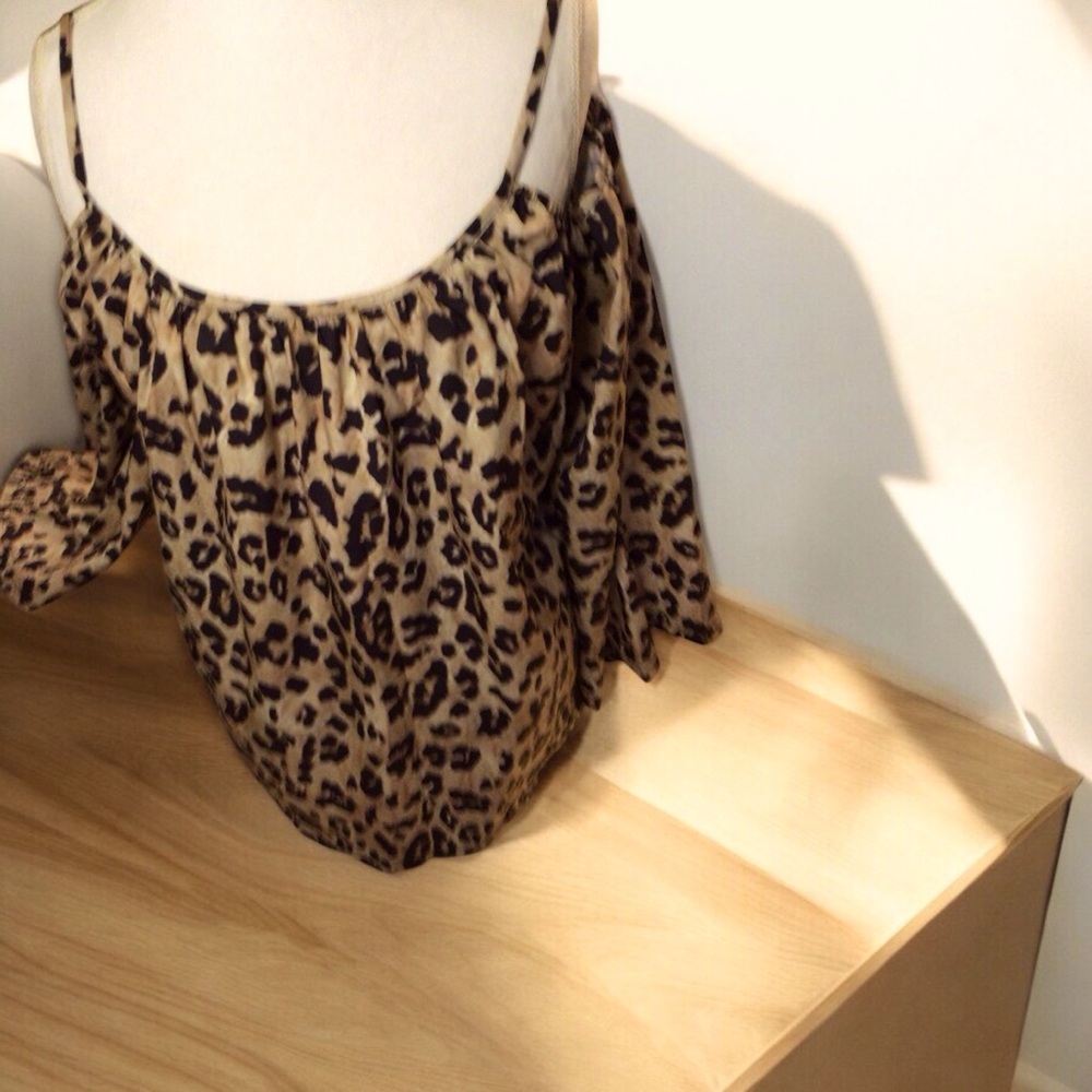 Cold shoulder leopard print shirt